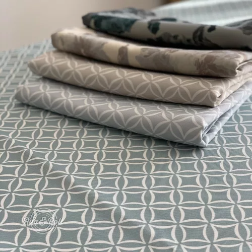 Asztalterítő OLIVIA halványkék-ekrü geometrikus mintás S 137 x 180 cm