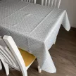 Asztalterítő OLIVIA halványszürke-ekrü geometrikus mintás S 137 x 180 cm