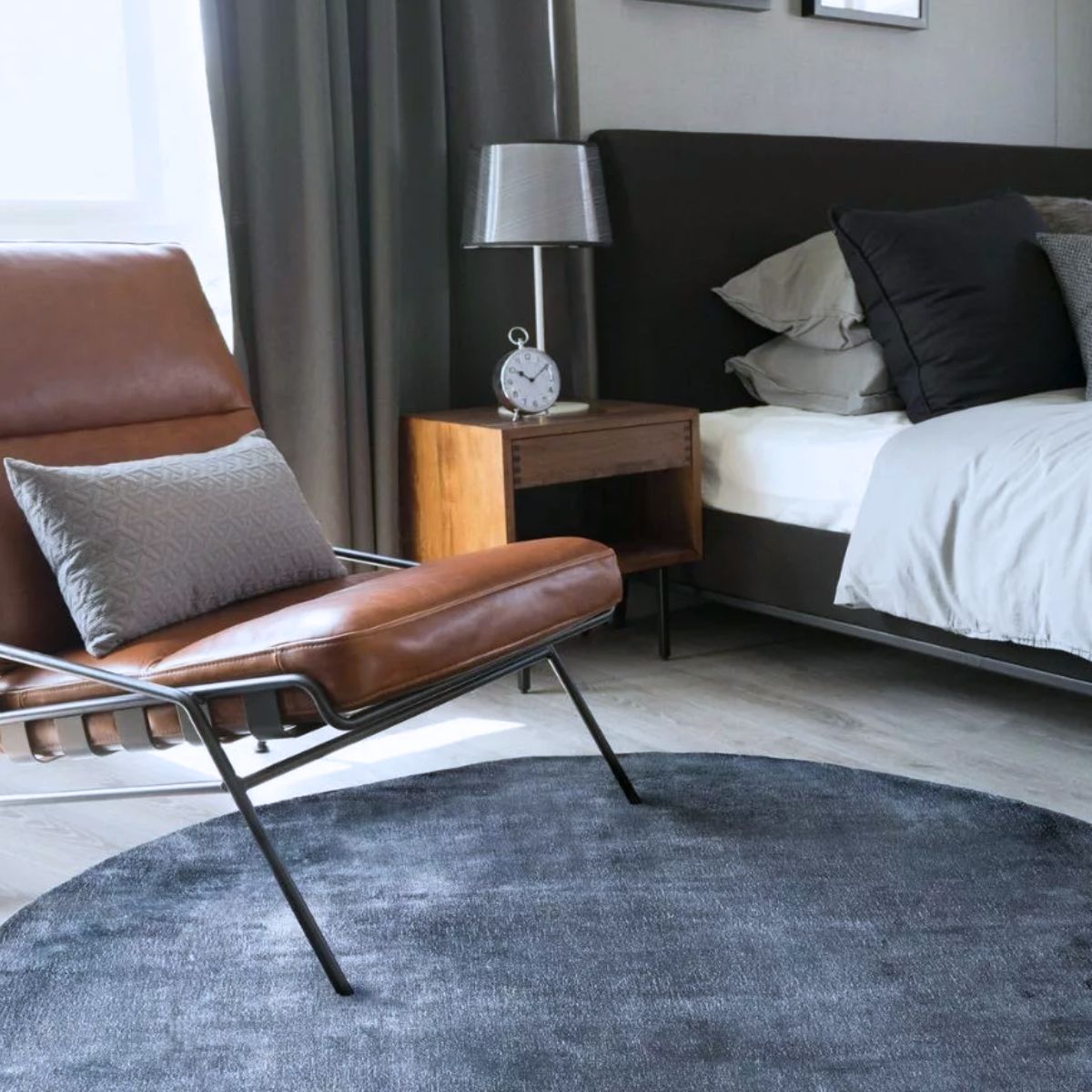 Szeptemberi kedvencünk: a Linen Dark Blue kézi szövésű szőnyeg